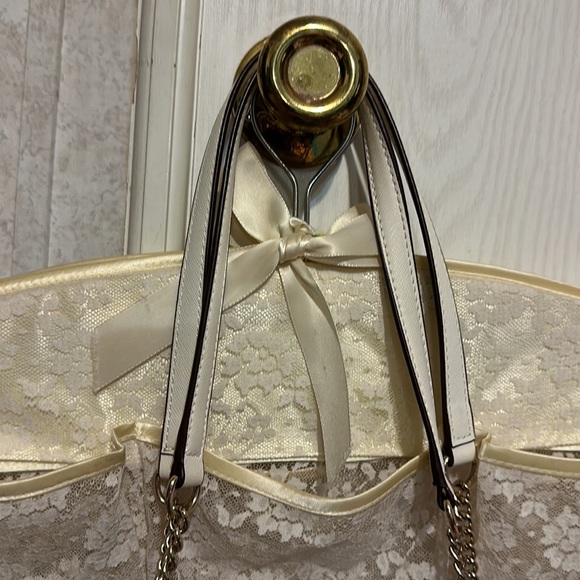 DKNY NWOT  small handbag natural with zipped top chain and cream straps - Picture 7 of 10